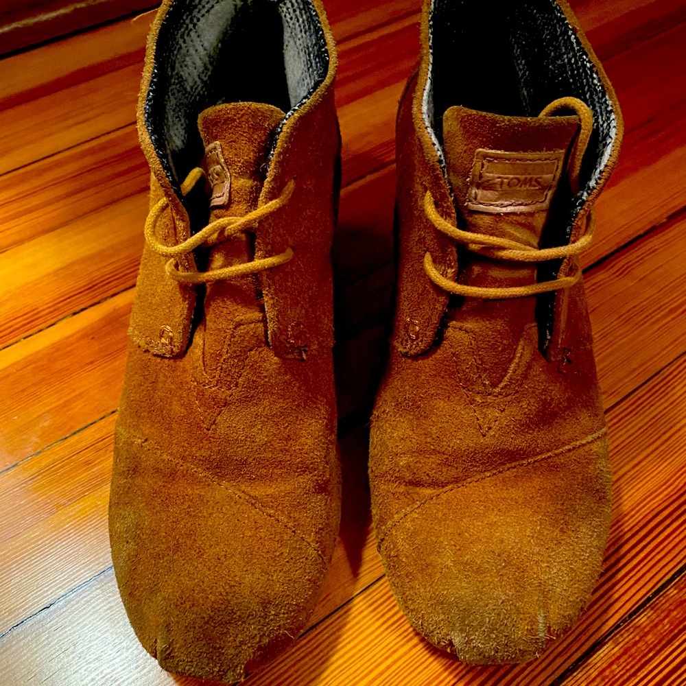 Tom’s Wedge booties